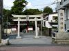 近くにある立石熊野神社（社殿の下が古墳）