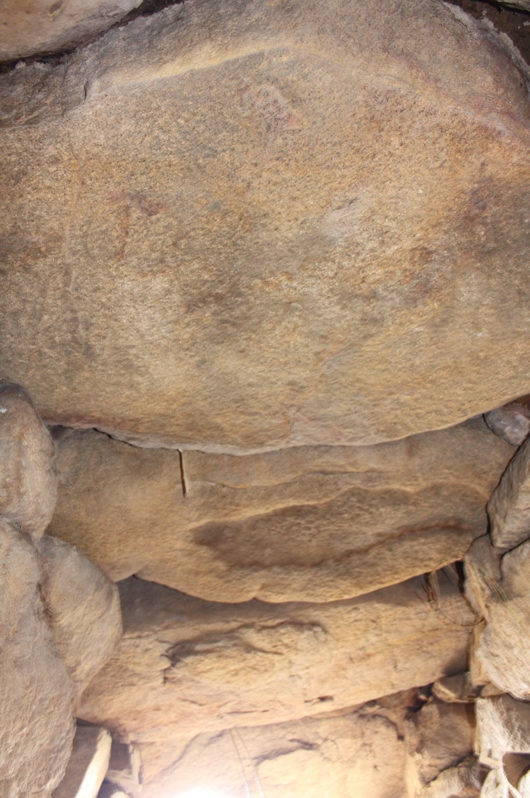 奥壁側から天井石撮影