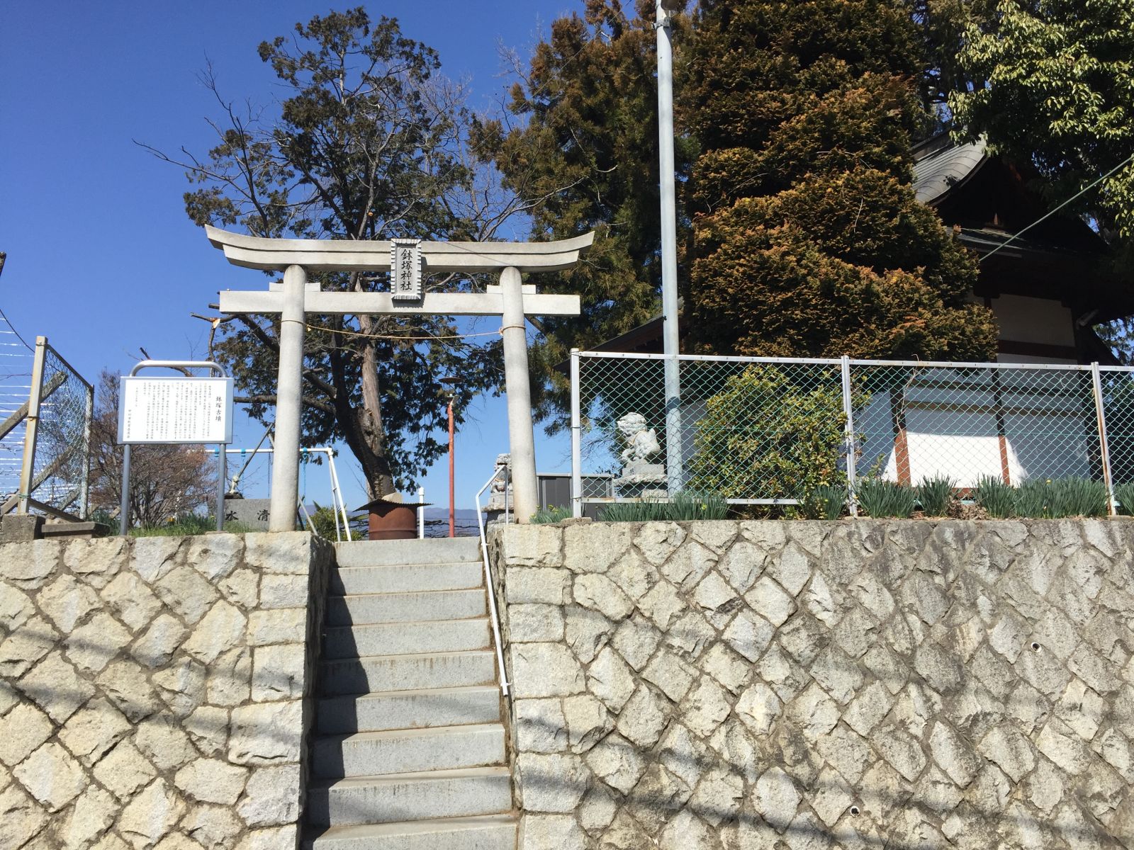 鉢塚神社