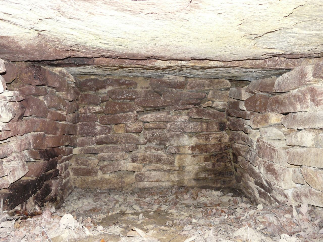 竪穴式石室の内部（副室らしいが）