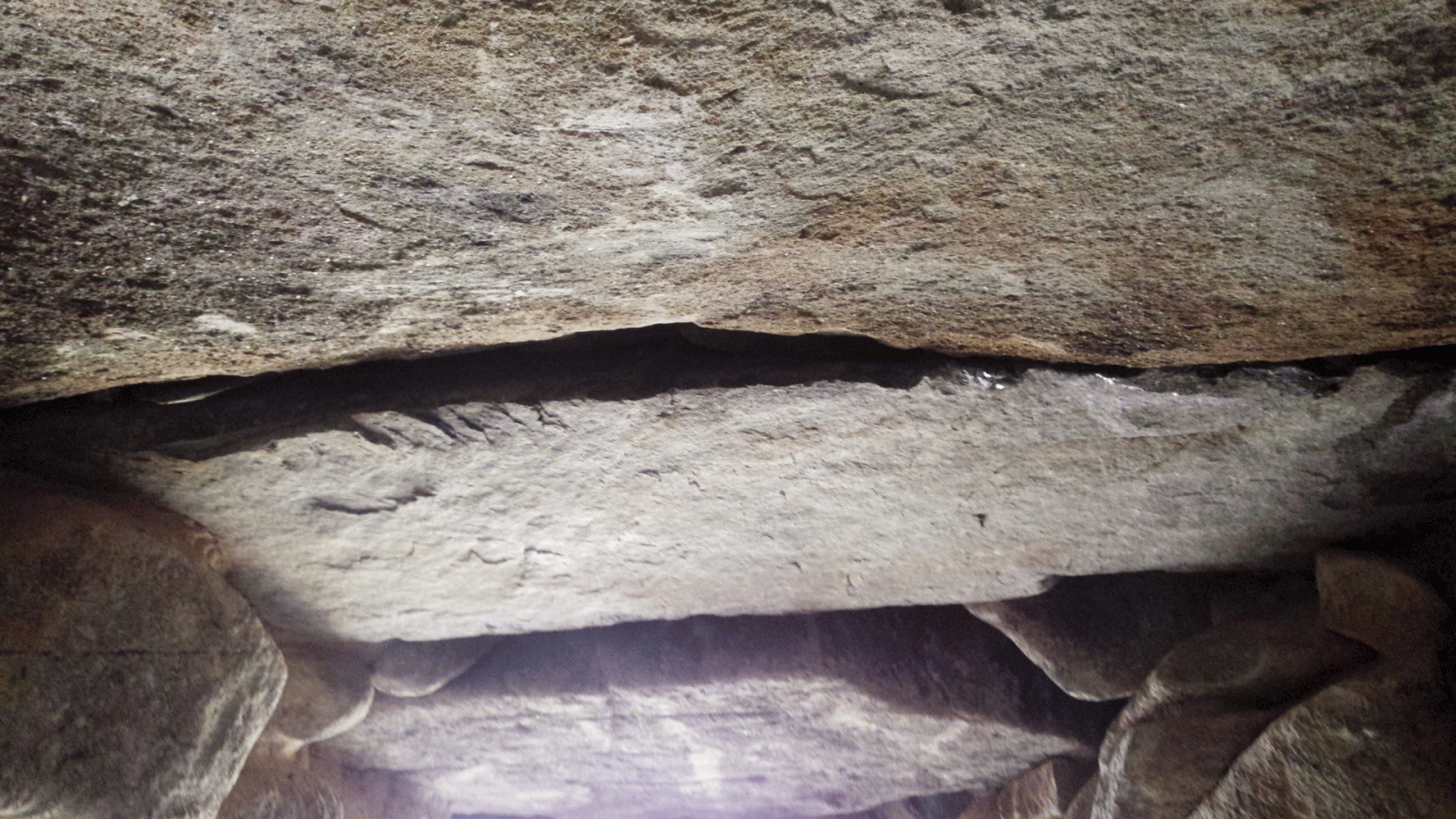 天井石