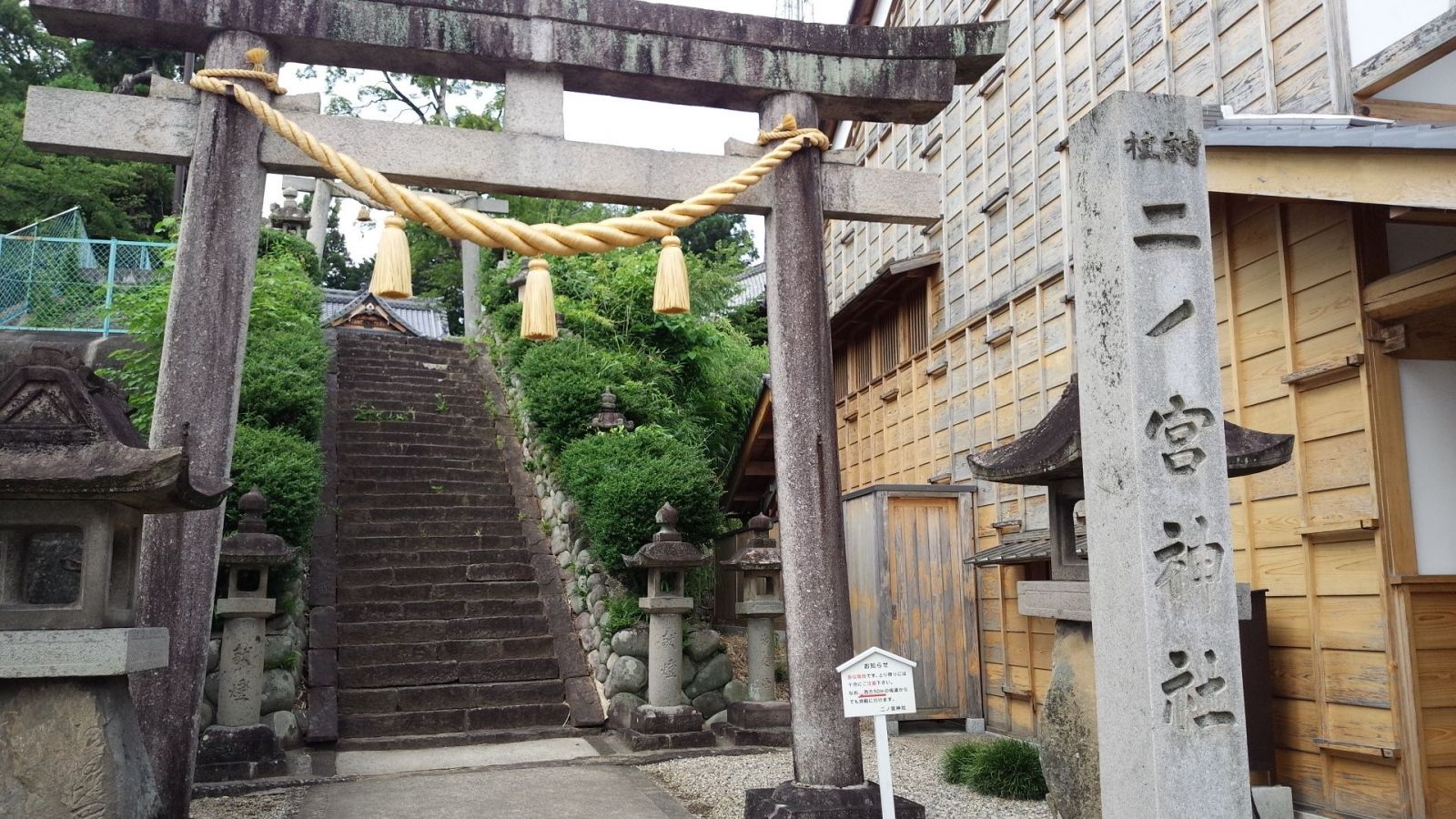 神社入り口(中仙道沿い)