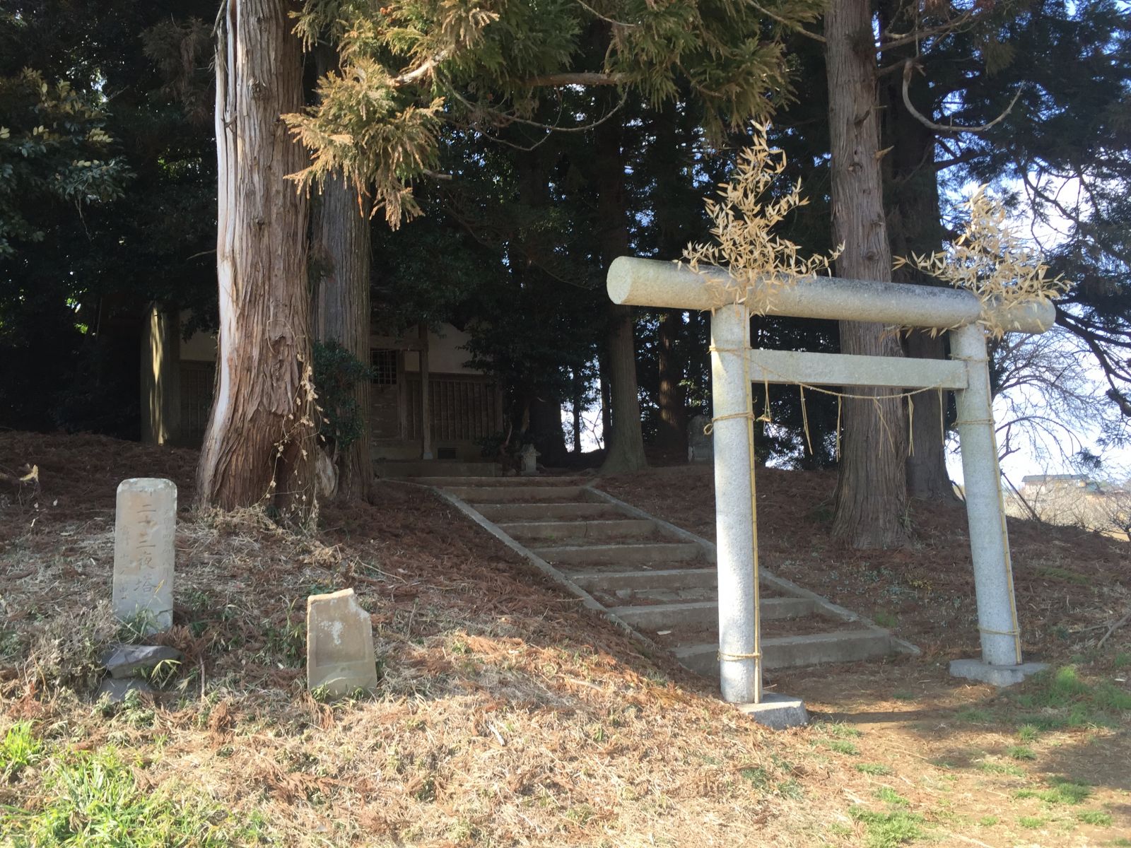 古墳脇の鹿島神社