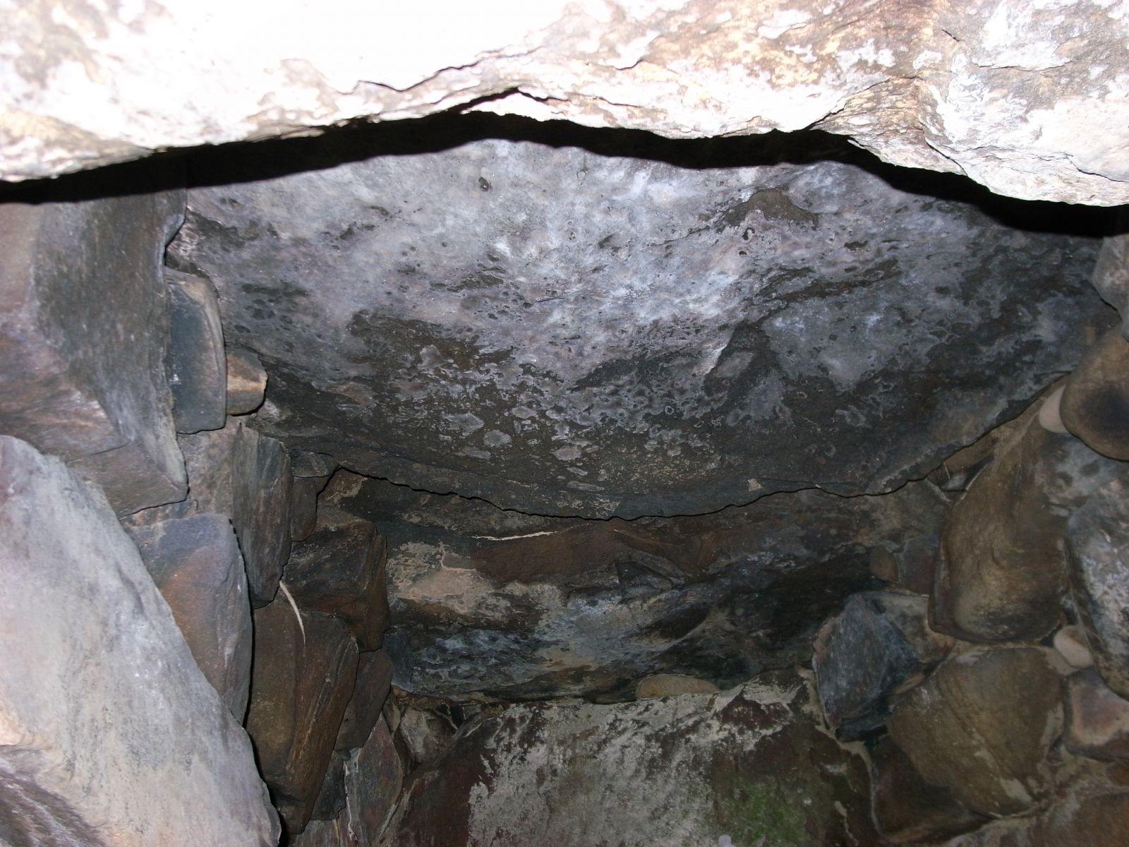 石室の天井