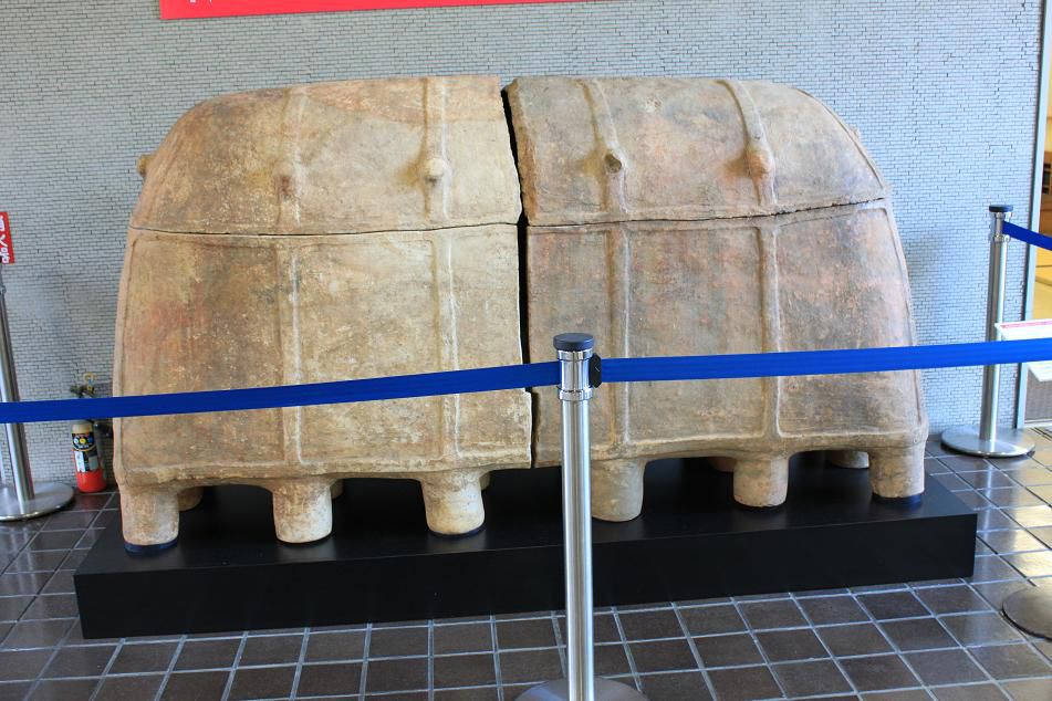 水原古墳の陶棺（県立博物館展示）