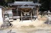 阿津田神社（東後方の尾根頂部に古墳）