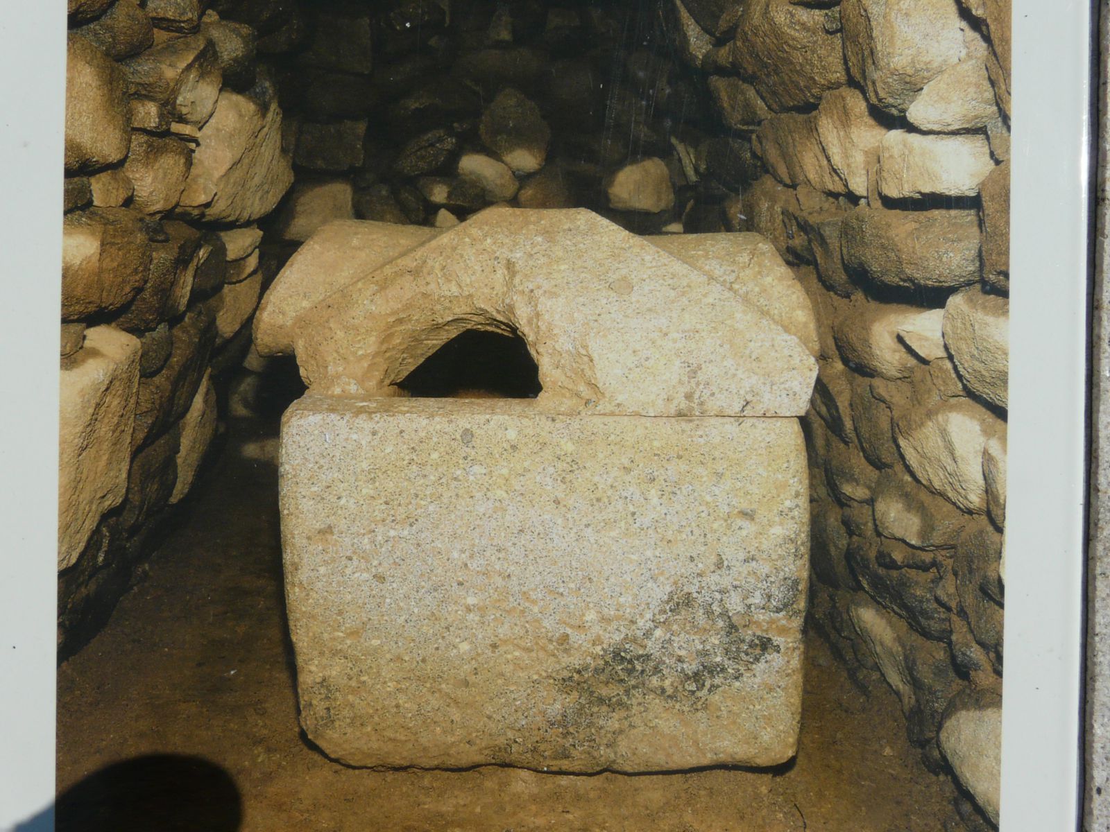 解説板３の石棺部分の写真