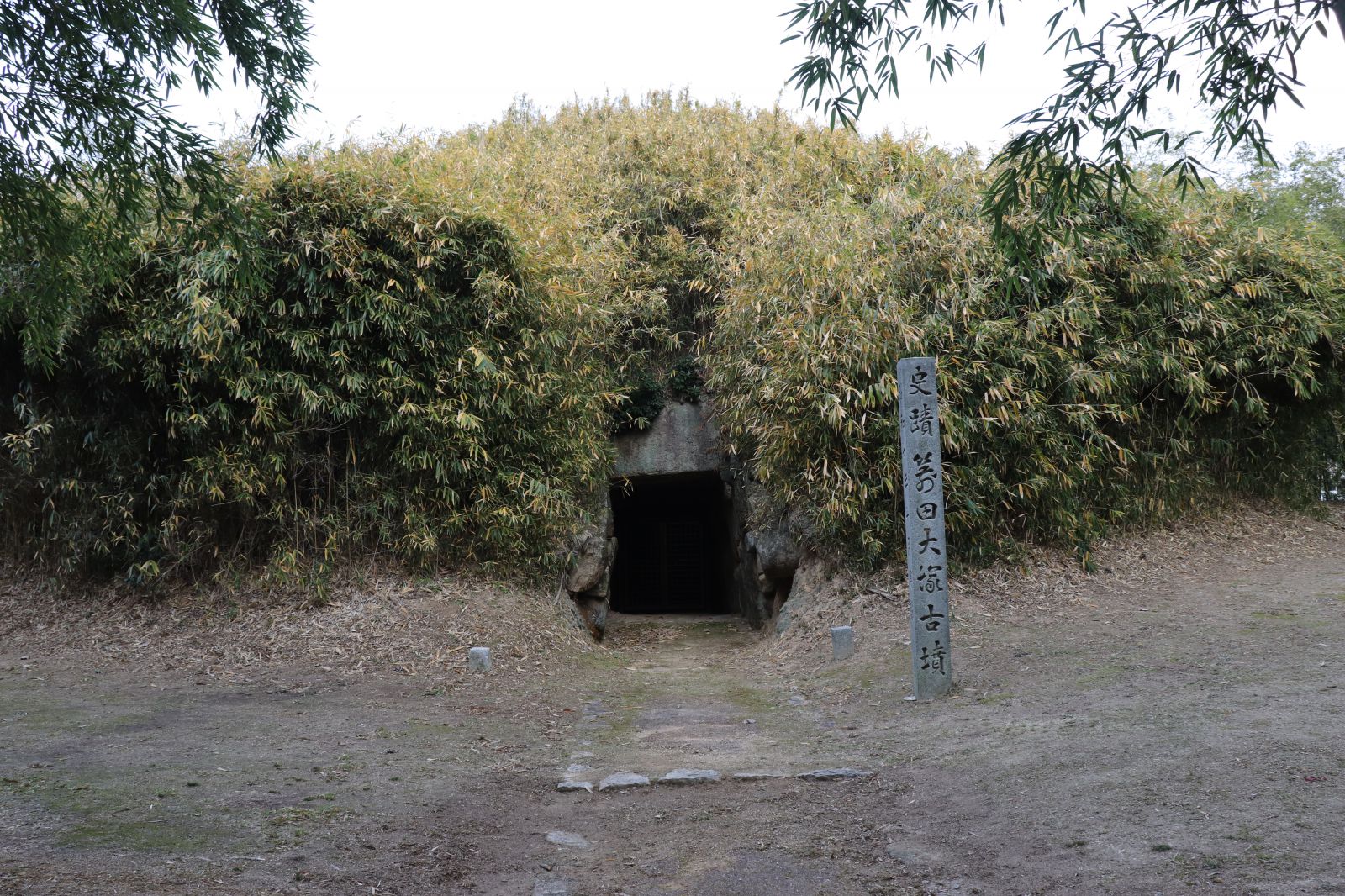 古墳の入り口