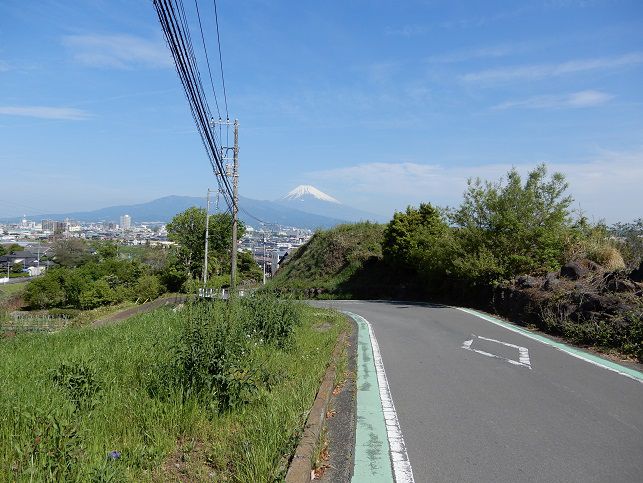 16号墳と富士山