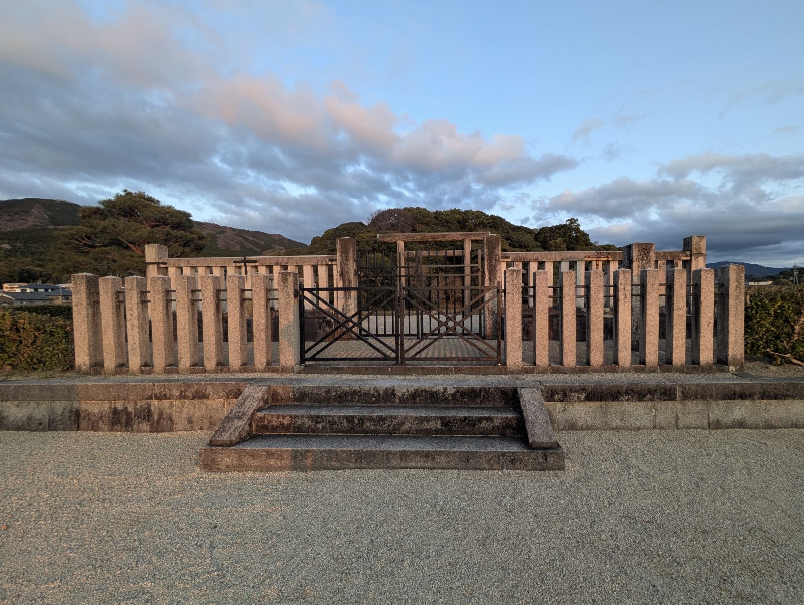 行燈山古墳（祟神天皇陵）遥拝所