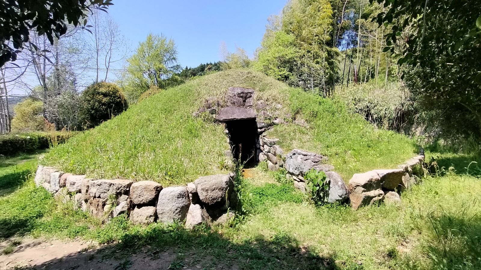 古墳遠景