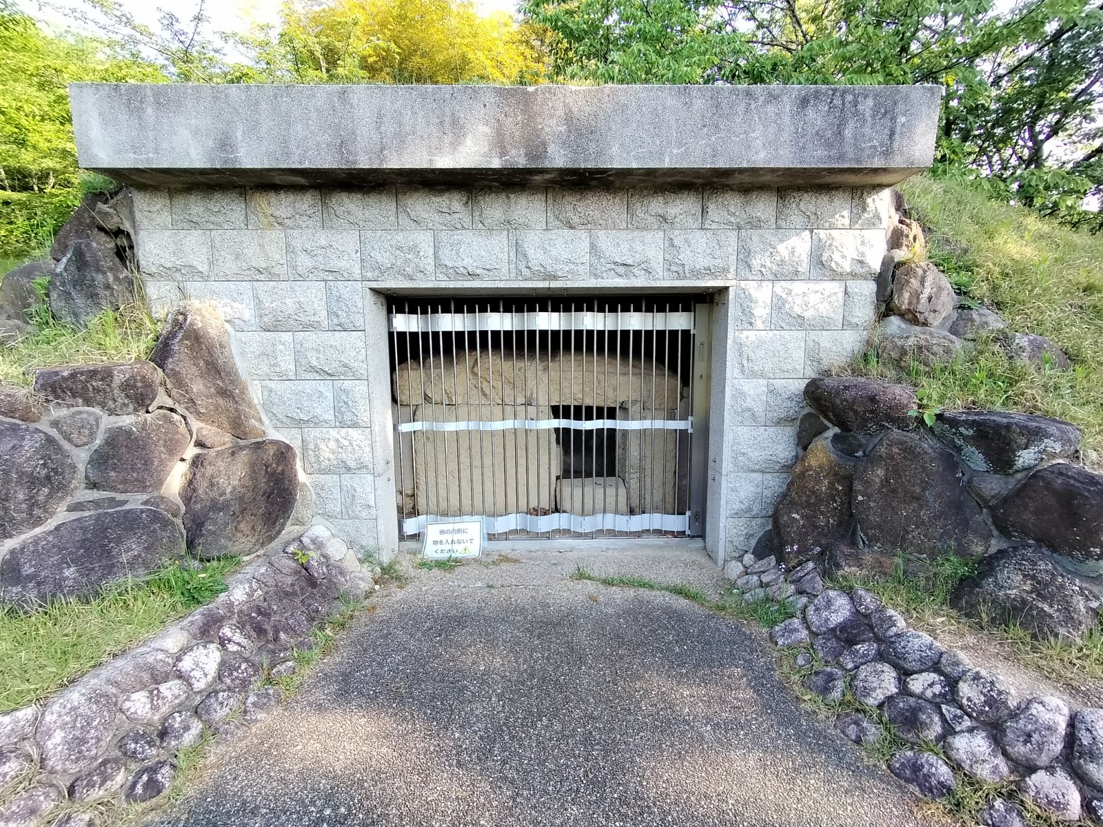 石室入口