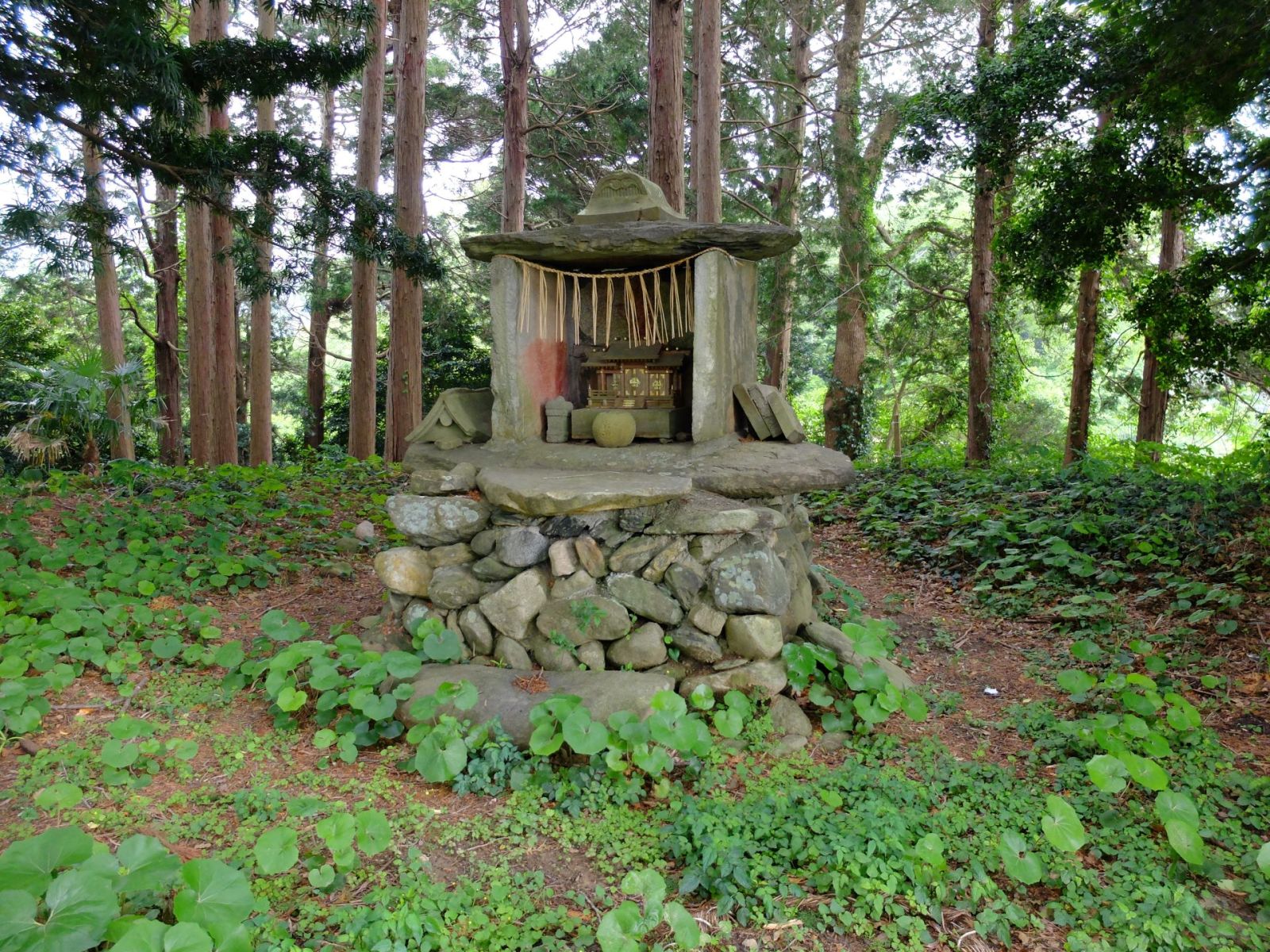 後円部墳頂の祠