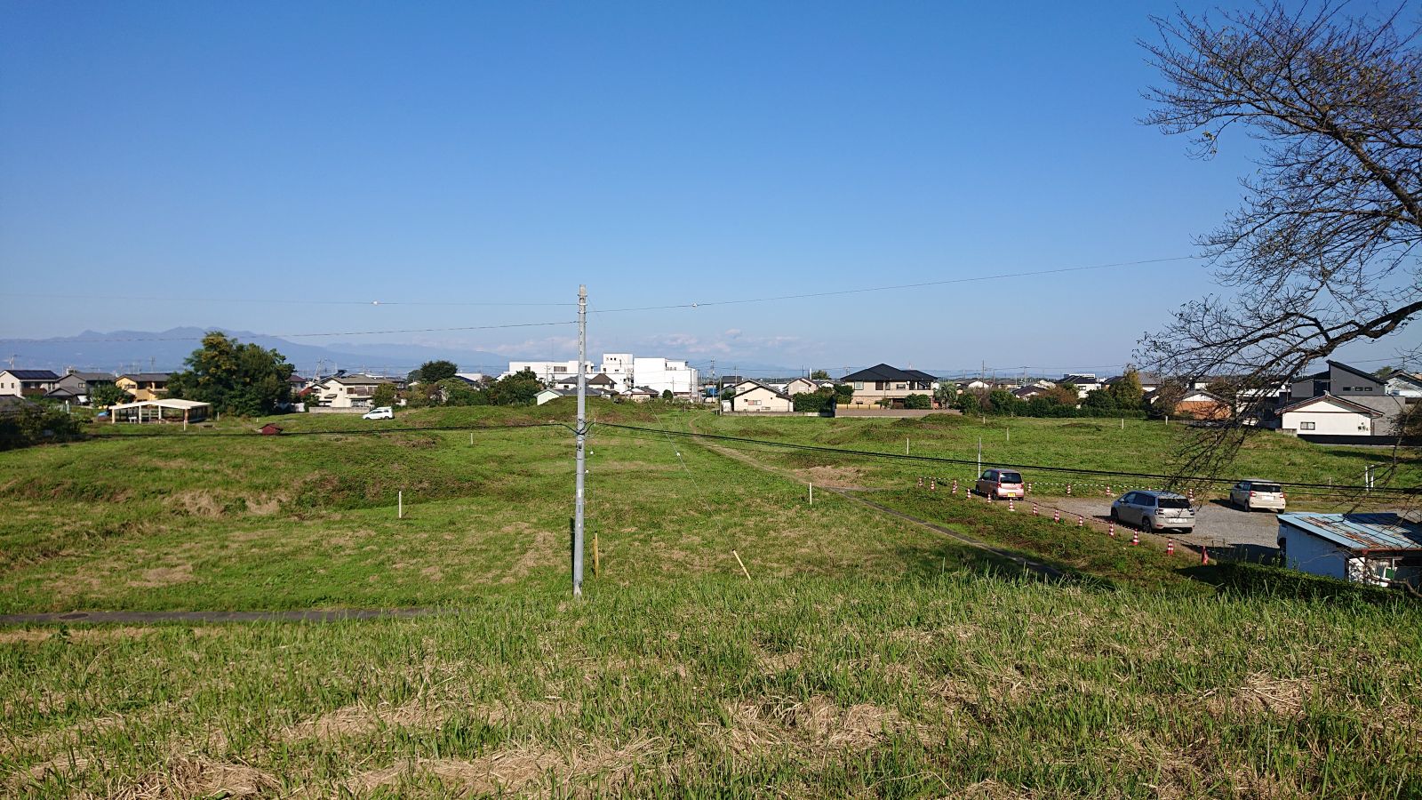 左奥:原口Ⅱ,右:駐車場,伊勢塚墳頂から