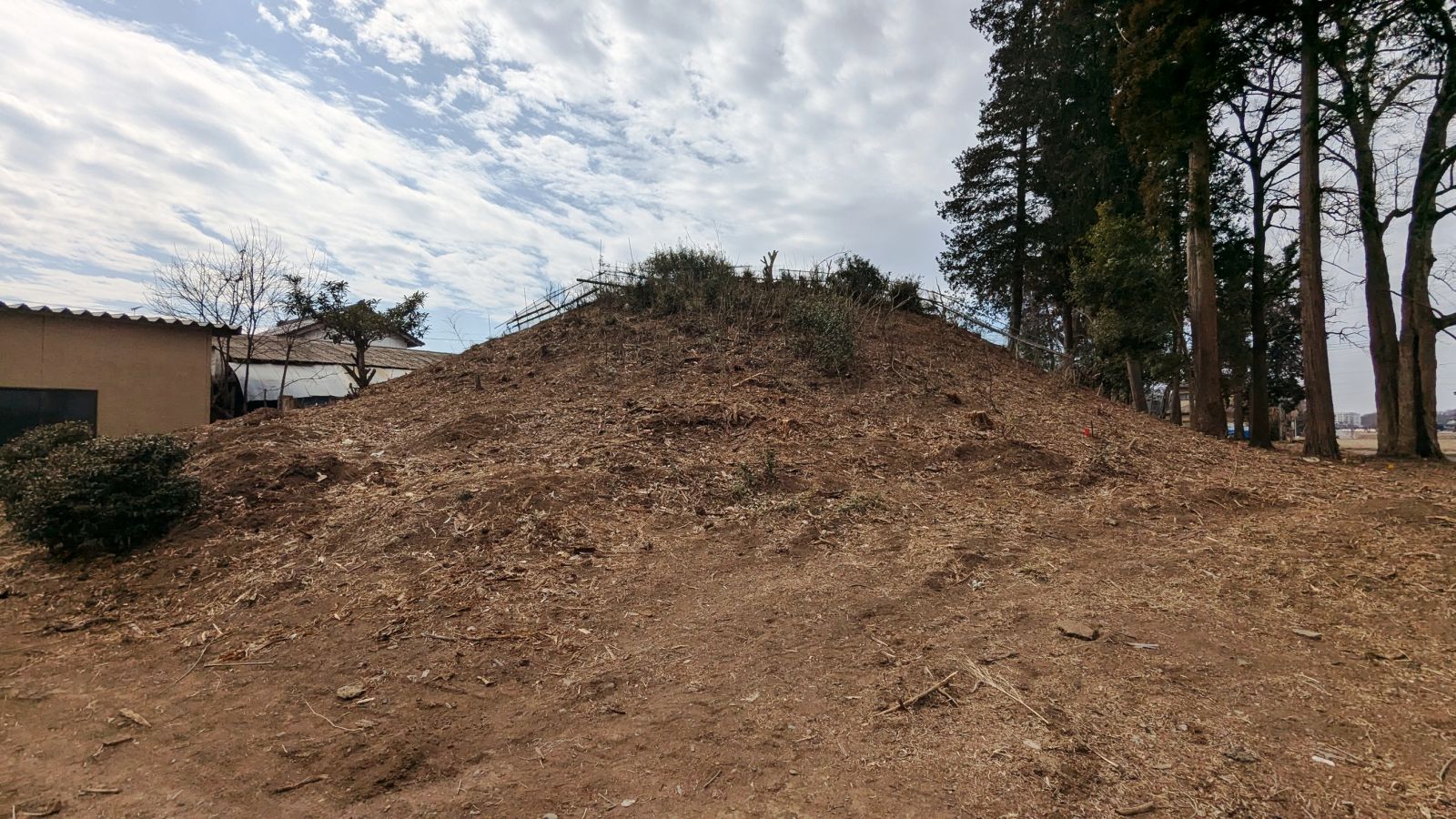 東方向から見た後円部