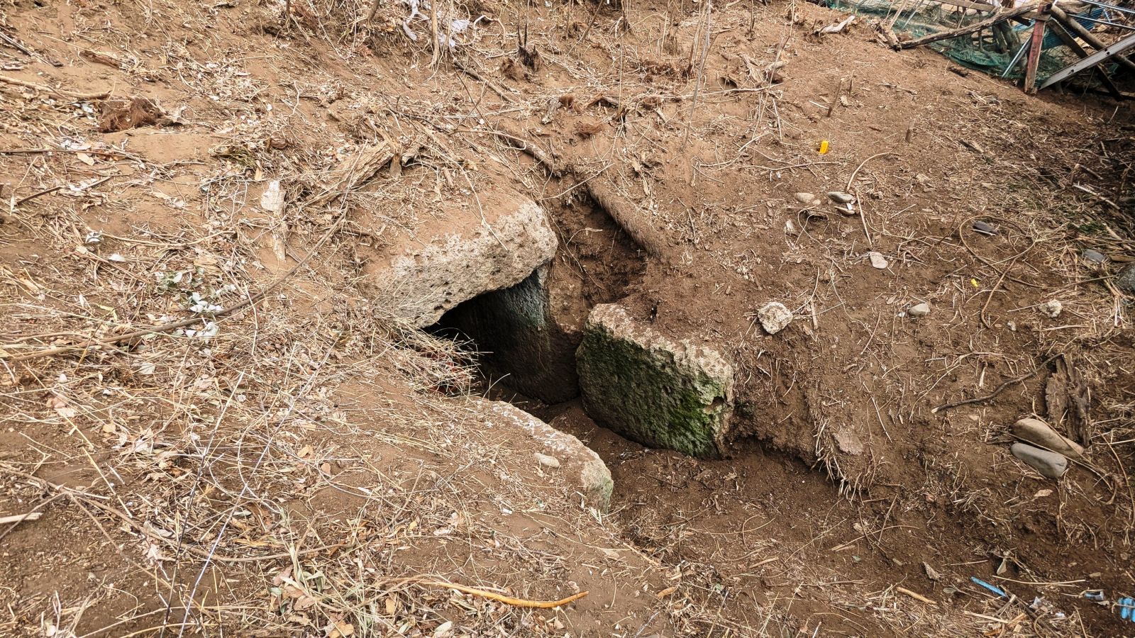 前方部の石室開口部