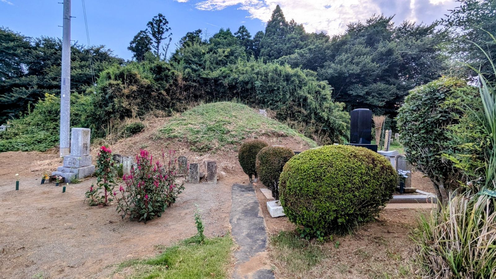 東方向から見た墳丘