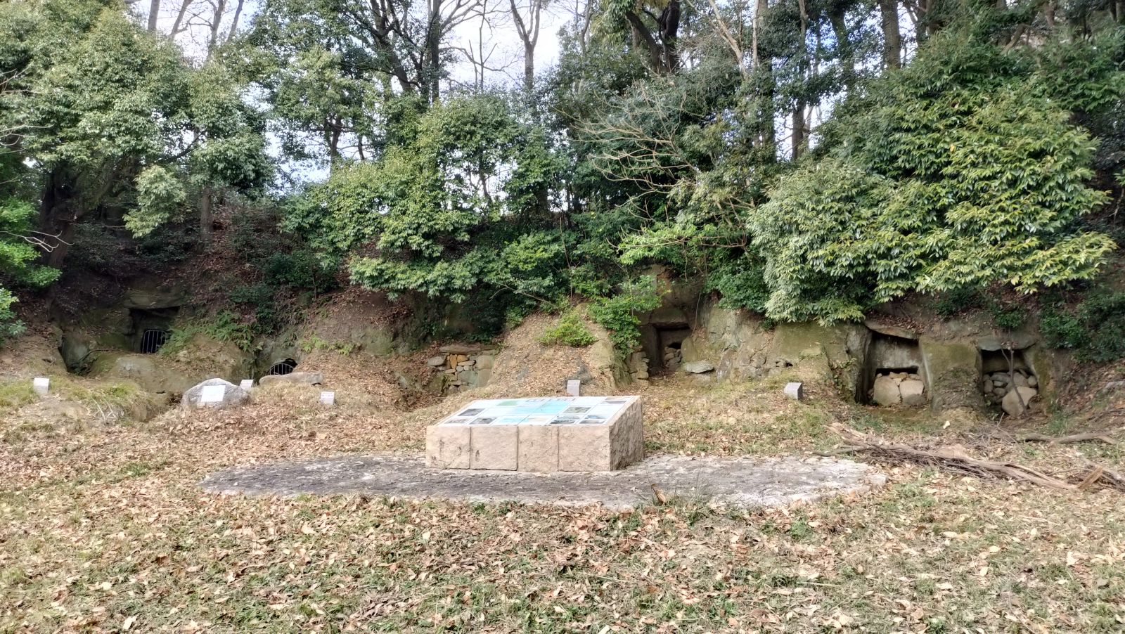 横穴群