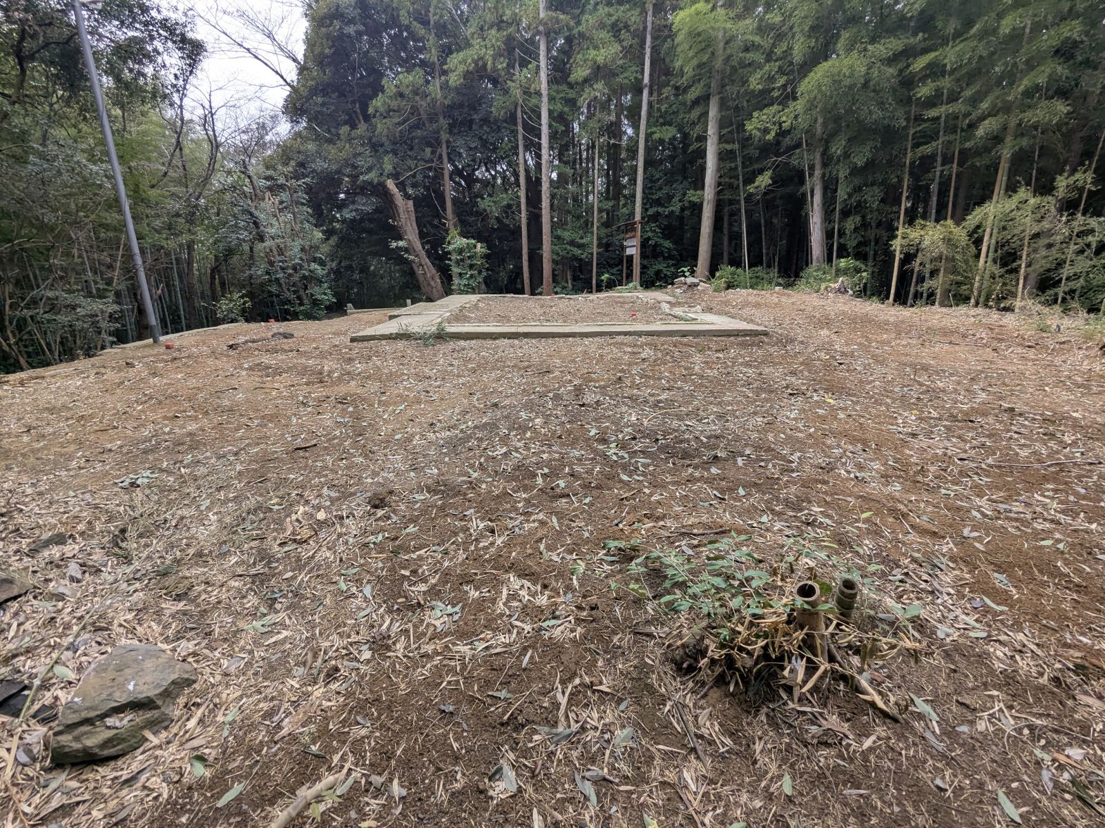 後円部にある常名神社跡