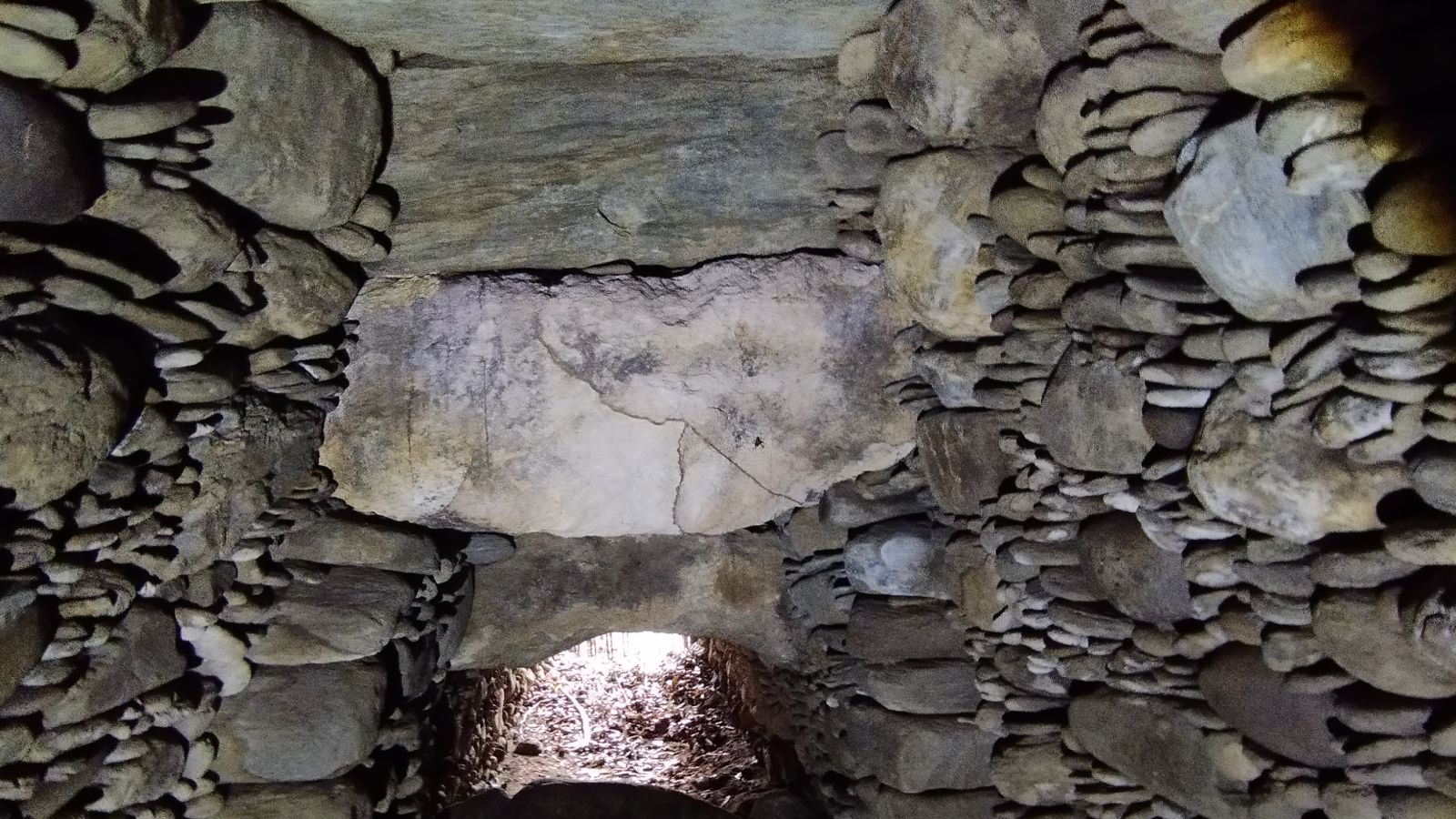 奥壁から見た玄門