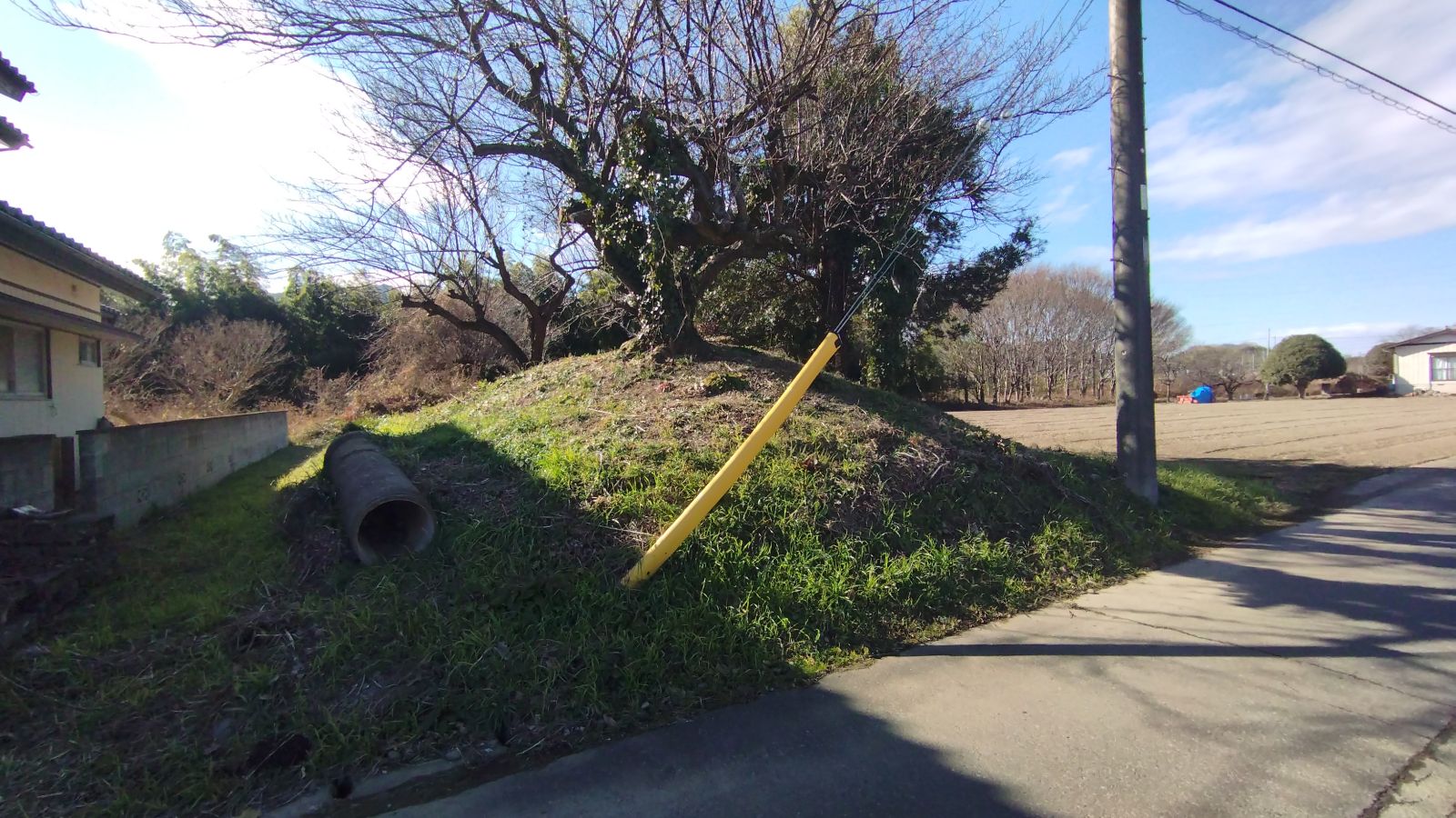北方向から見た墳丘