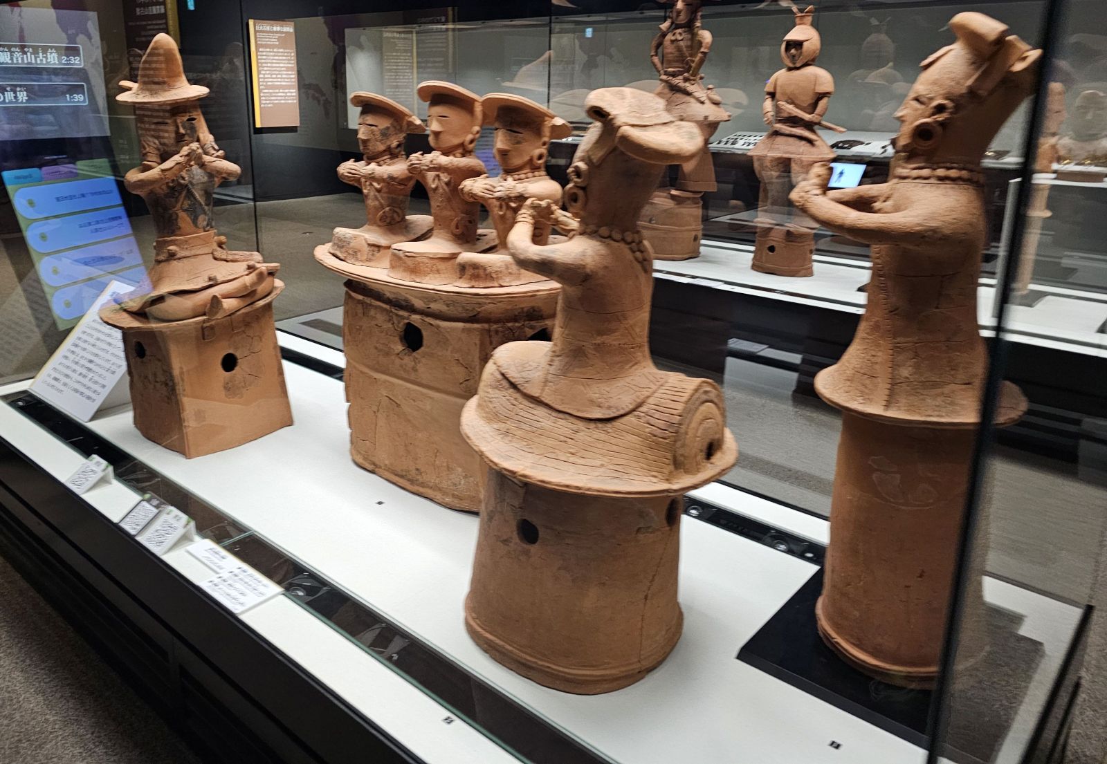 三人童女の埴輪(群馬県立歴史博物館)