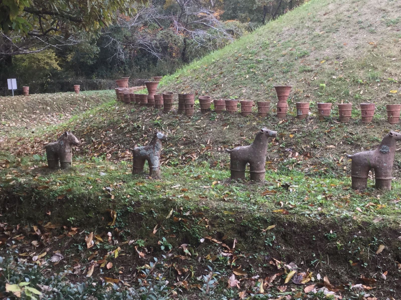 動物埴輪（右から犬2、鹿、猪と思います）