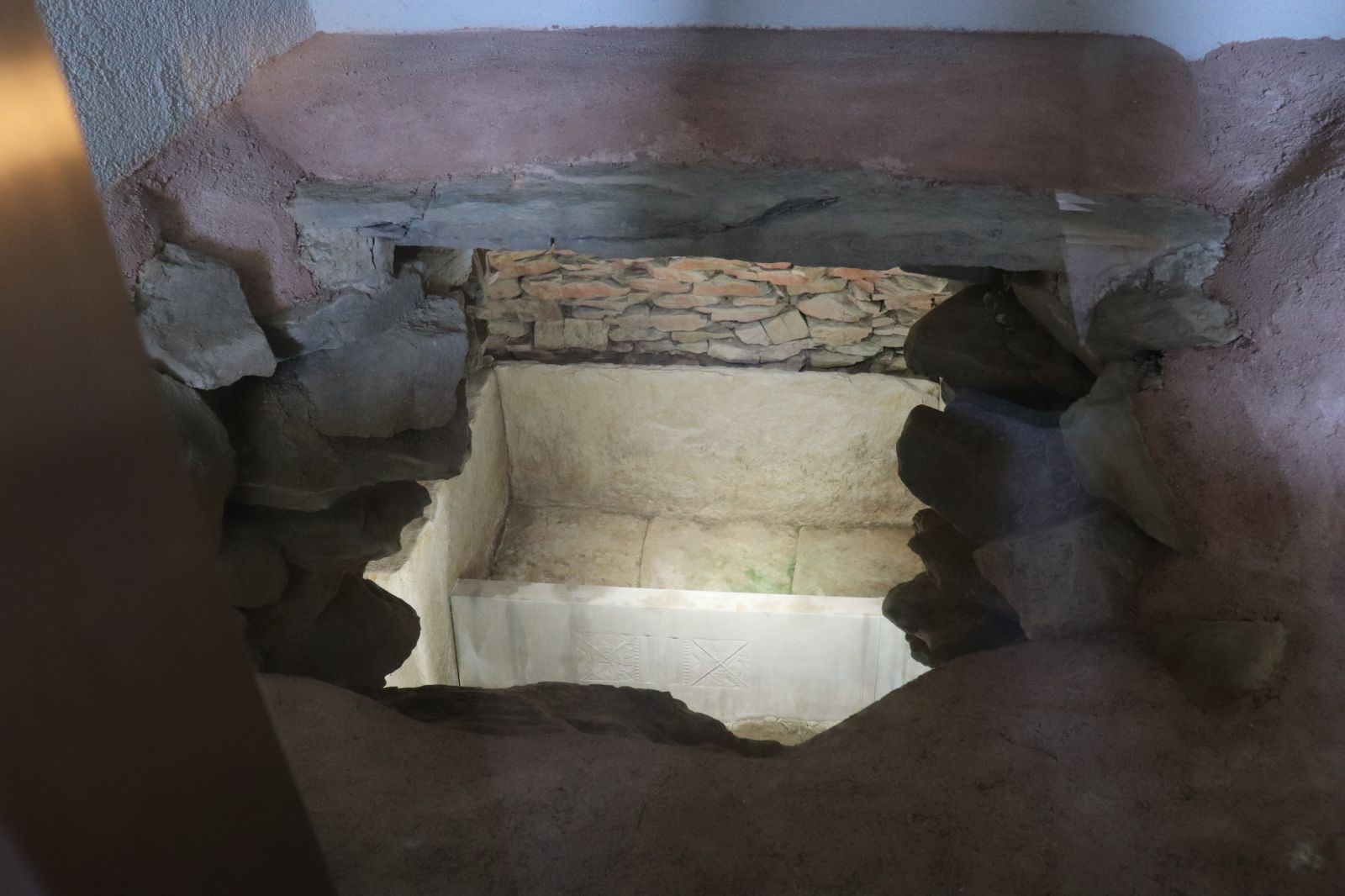 石室内部