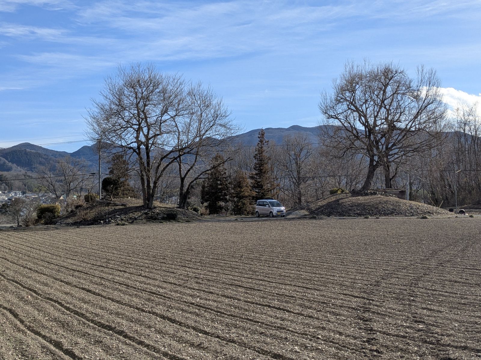 左が6号墳　右が7号墳