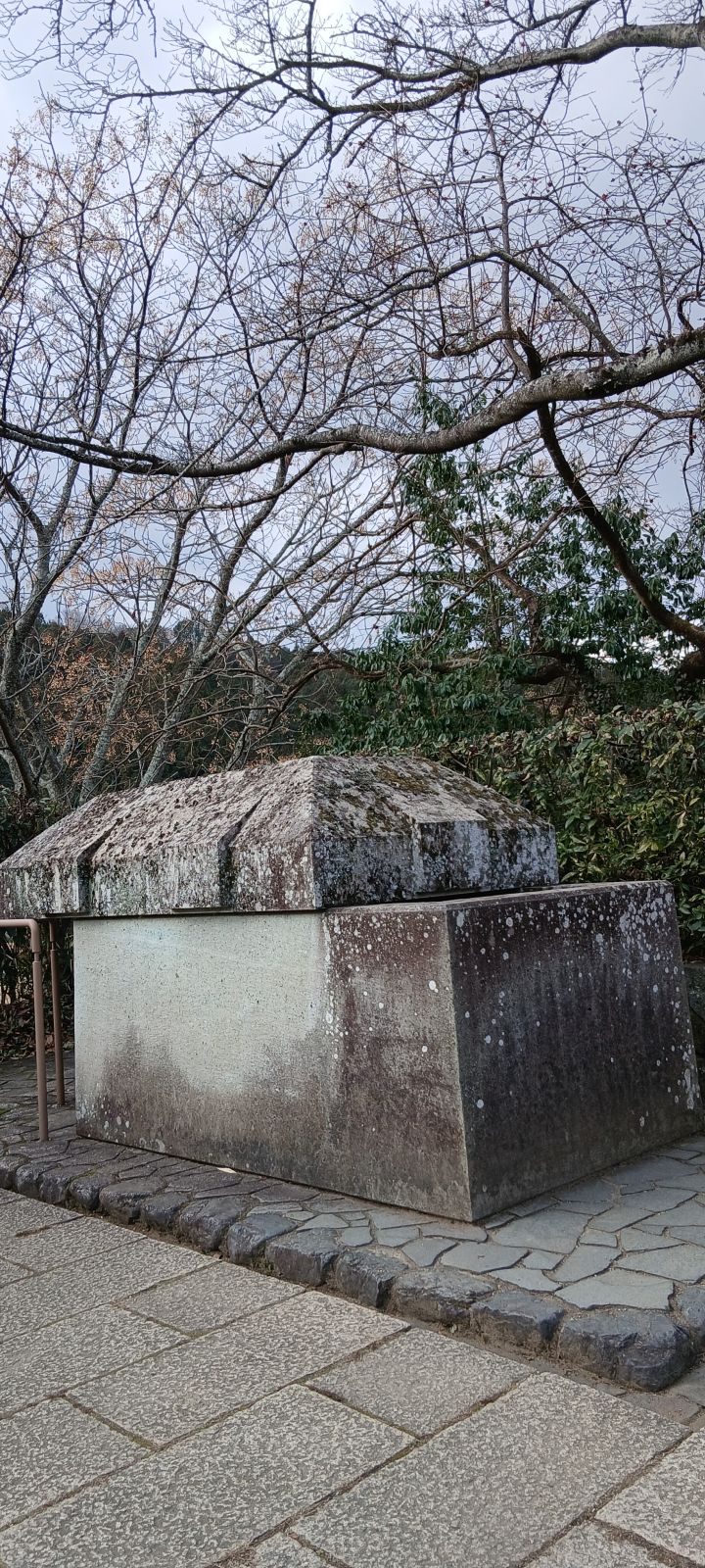 復元された石棺