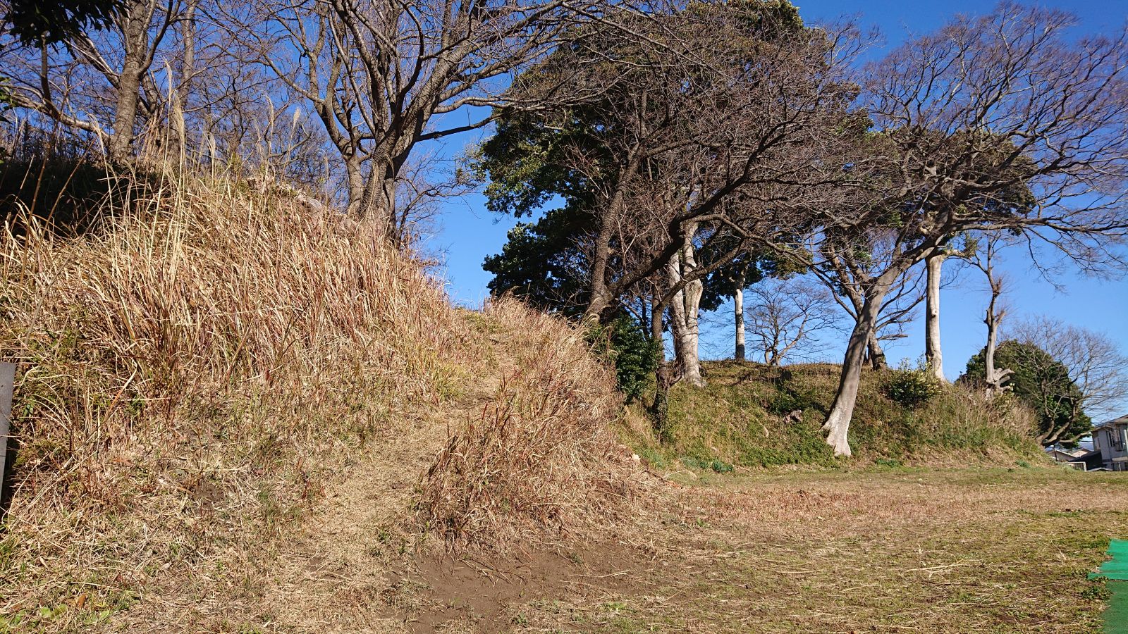 前方部南角の登り