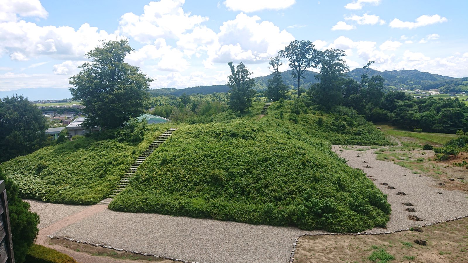 古墳館 最上階からの墳丘展望